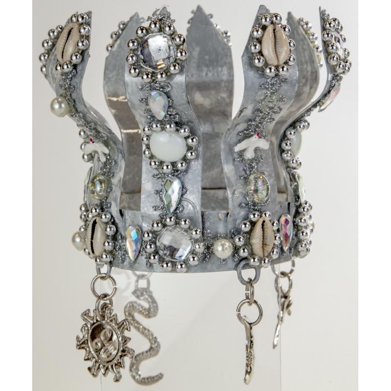 Sant. Corona Obatala Metal Decorada c/ Herram. mediana 15 x 13 cm