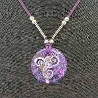Collar Orgon Trisquel Morada (3,7 cm Ajustable)